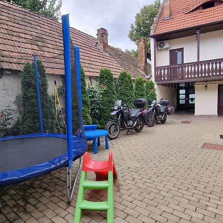 Hotel Lindenhaus Hermannstadt Exterior foto