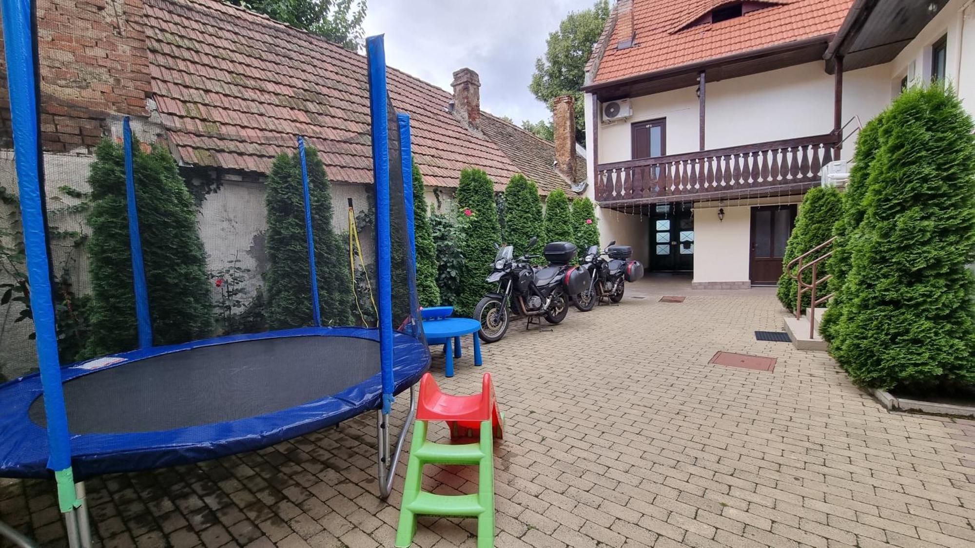 Hotel Lindenhaus Hermannstadt Exterior foto